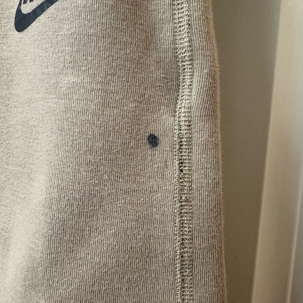Nike Men's Beige tech gear Joggers and hoodie with Black Accents - Picture 2 of 8